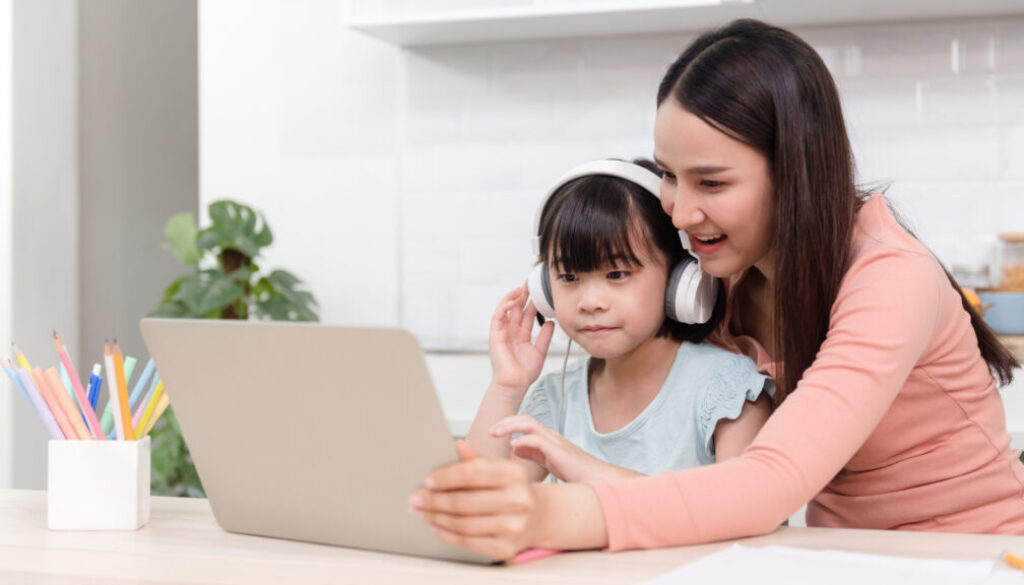A mother asking her child's speech therapist questions.